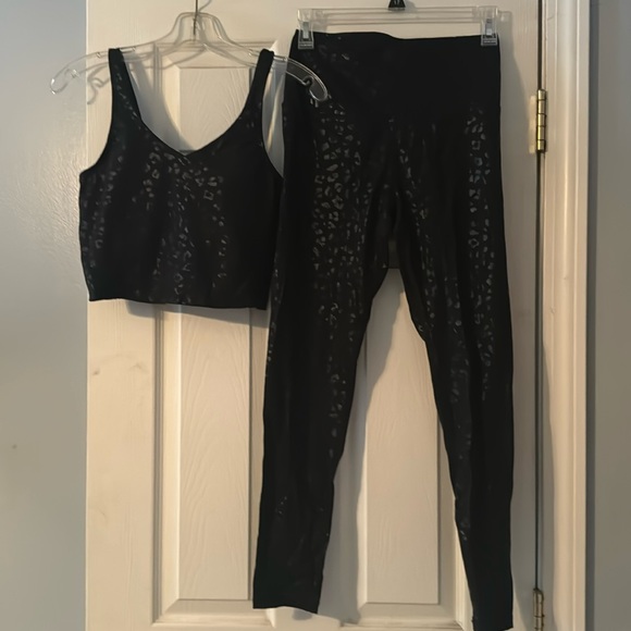 Black Leopard Workout Set - Picture 2 of 5